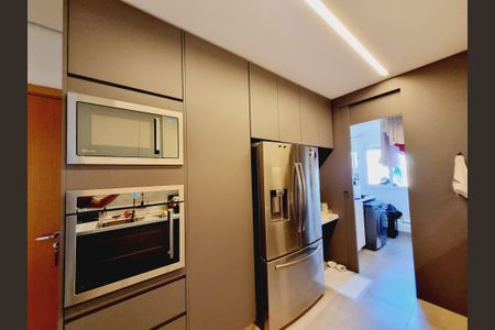 Apartamento à venda com 200m², 3 quartos e 3 vagas Apartamento à venda com 200m², 3 quartos e 3 vagasCozinha - Armários