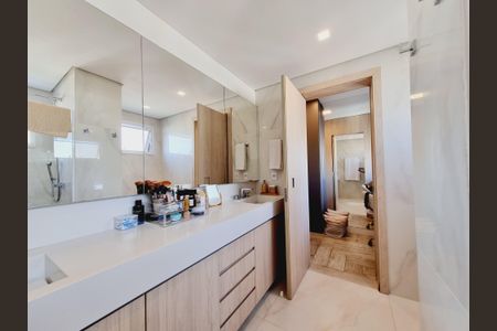 Apartamento à venda com 200m², 3 quartos e 3 vagas Apartamento à venda com 200m², 3 quartos e 3 vagasBanheiro da Suíte 2
