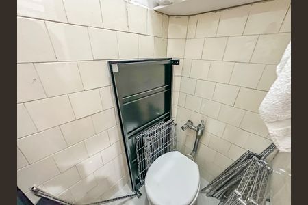 Apartamento à venda com 62m², 1 quarto e sem vaga Apartamento à venda com 62m², 1 quarto e sem vagaBanheiro de Serviço