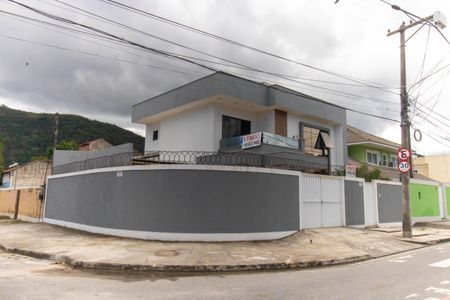 Casa à venda com 185m², 4 quartos e 1 vaga Casa à venda com 185m², 4 quartos e 1 vagaFachada