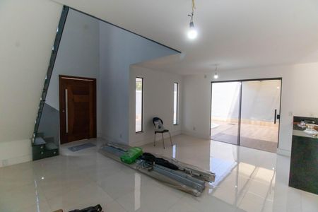 Casa à venda com 185m², 4 quartos e 1 vaga Casa à venda com 185m², 4 quartos e 1 vagaSala