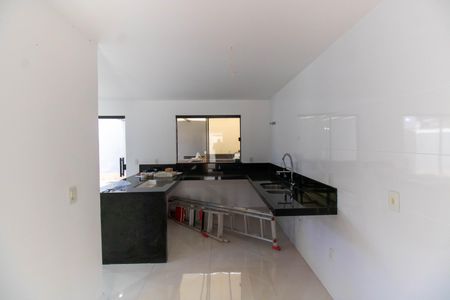 Casa à venda com 185m², 4 quartos e 1 vaga Casa à venda com 185m², 4 quartos e 1 vagaCozinha