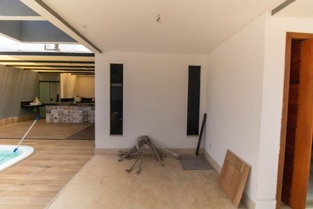 Casa à venda com 185m², 4 quartos e 1 vaga Casa à venda com 185m², 4 quartos e 1 vagaGaragem