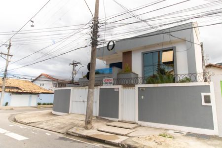 Casa à venda com 185m², 4 quartos e 1 vaga Casa à venda com 185m², 4 quartos e 1 vagaFachada