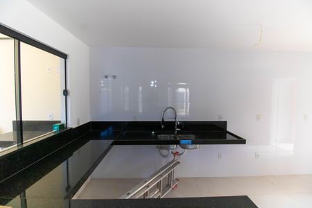 Casa à venda com 185m², 4 quartos e 1 vaga Casa à venda com 185m², 4 quartos e 1 vagaCozinha