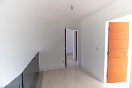 Casa à venda com 185m², 4 quartos e 1 vaga Casa à venda com 185m², 4 quartos e 1 vagaHall