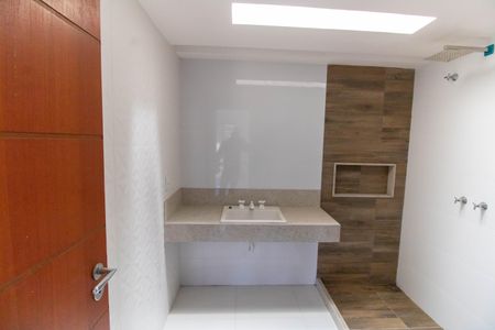 Casa à venda com 185m², 4 quartos e 1 vaga Casa à venda com 185m², 4 quartos e 1 vagaBanheiro da Suíte 1