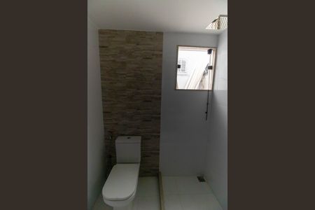 Casa à venda com 185m², 4 quartos e 1 vaga Casa à venda com 185m², 4 quartos e 1 vagaBanheiro Social