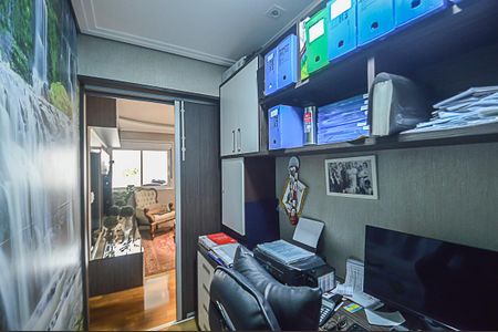 Apartamento à venda com 130m², 2 quartos e 2 vagasEscritório