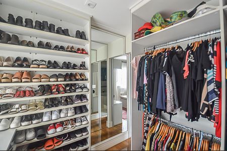 Apartamento à venda com 130m², 2 quartos e 2 vagasCloset da suíte 2