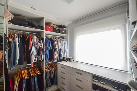 Apartamento à venda com 130m², 2 quartos e 2 vagasCloset da suíte 2