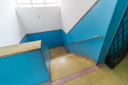 Apartamento à venda com 90m², 2 quartos e 1 vaga Apartamento à venda com 90m², 2 quartos e 1 vagaÁrea comum - Escadas