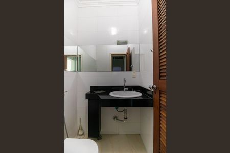 Casa de condomínio à venda com 261m², 4 quartos e 2 vagas Casa de condomínio à venda com 261m², 4 quartos e 2 vagasLavabo