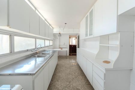 Apartamento à venda com 247m², 4 quartos e 3 vagasCozinha