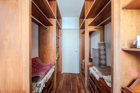 Apartamento à venda com 247m², 4 quartos e 3 vagasCloset da suíte 1