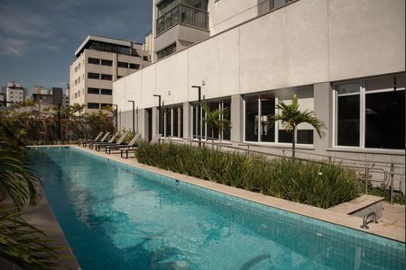 Apartamento à venda com 170m², 3 quartos e 3 vagas Apartamento à venda com 170m², 3 quartos e 3 vagasÁrea comum - Piscina