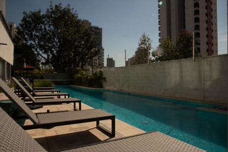 Apartamento à venda com 170m², 3 quartos e 3 vagas Apartamento à venda com 170m², 3 quartos e 3 vagasÁrea comum - Piscina