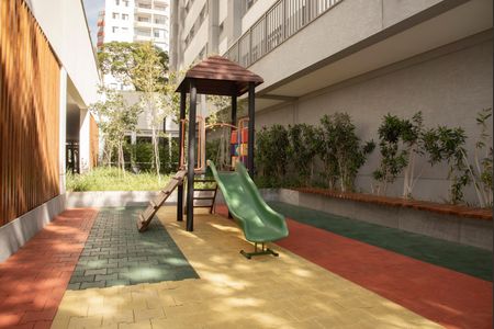 Apartamento à venda com 170m², 3 quartos e 3 vagas Apartamento à venda com 170m², 3 quartos e 3 vagasÁrea comum - Playground