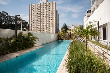 Apartamento à venda com 170m², 3 quartos e 3 vagas Apartamento à venda com 170m², 3 quartos e 3 vagasÁrea comum - Piscina
