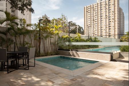 Apartamento à venda com 170m², 3 quartos e 3 vagas Apartamento à venda com 170m², 3 quartos e 3 vagasÁrea comum - Piscina