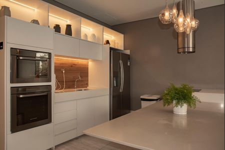 Apartamento à venda com 170m², 3 quartos e 3 vagas Apartamento à venda com 170m², 3 quartos e 3 vagasÁrea comum - Salão de festas