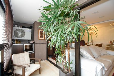 Apartamento à venda com 84m², 2 quartos e 2 vagas Apartamento à venda com 84m², 2 quartos e 2 vagasVaranda