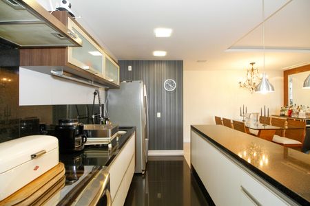 Apartamento à venda com 84m², 2 quartos e 2 vagas Apartamento à venda com 84m², 2 quartos e 2 vagasCozinha