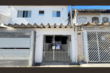 Casa para alugar com 156m², 3 quartos e 2 vagas Casa para alugar com 156m², 3 quartos e 2 vagasFachada