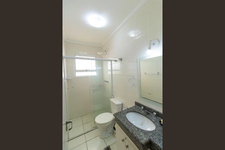 Casa de condomínio para alugar com 113m², 3 quartos e 2 vagasBanheiro Social