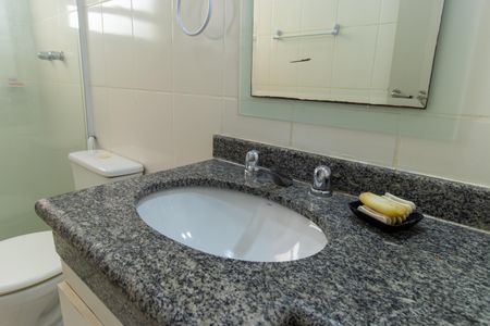 Casa de condomínio para alugar com 113m², 3 quartos e 2 vagasBanheiro Social