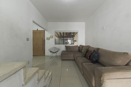 Casa à venda com 170m², 3 quartos e 2 vagas Casa à venda com 170m², 3 quartos e 2 vagasSala