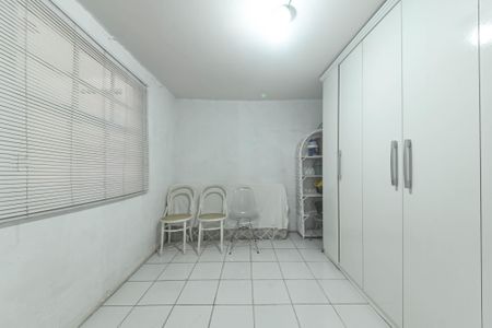 Casa à venda com 170m², 3 quartos e 2 vagas Casa à venda com 170m², 3 quartos e 2 vagasEdícula - Quarto