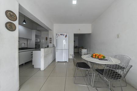 Casa à venda com 170m², 3 quartos e 2 vagas Casa à venda com 170m², 3 quartos e 2 vagasCopa