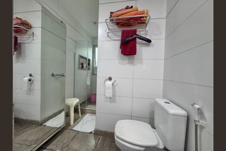Apartamento à venda com 400m², 5 quartos e 4 vagas Apartamento à venda com 400m², 5 quartos e 4 vagasBanheiro da Suíte 2