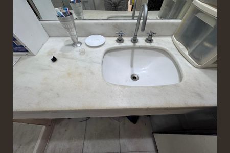 Apartamento à venda com 400m², 5 quartos e 4 vagas Apartamento à venda com 400m², 5 quartos e 4 vagasBanheiro da Suíte