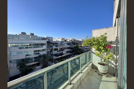 Apartamento à venda com 400m², 5 quartos e 4 vagas Apartamento à venda com 400m², 5 quartos e 4 vagasVaranda da Suíte 2