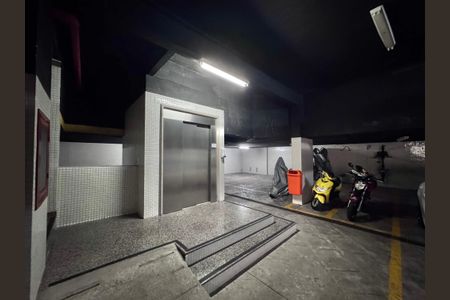 Apartamento à venda com 400m², 5 quartos e 4 vagas Apartamento à venda com 400m², 5 quartos e 4 vagasGaragem