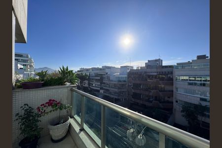 Apartamento à venda com 400m², 5 quartos e 4 vagas Apartamento à venda com 400m², 5 quartos e 4 vagasVaranda da Suíte 2