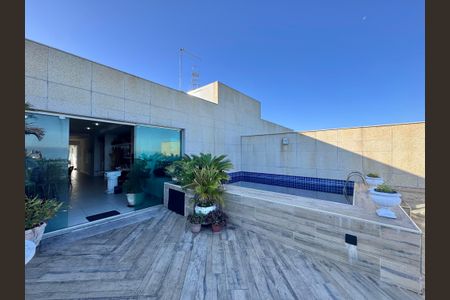 Apartamento à venda com 400m², 5 quartos e 4 vagas Apartamento à venda com 400m², 5 quartos e 4 vagasTerraço