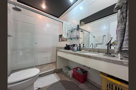 Apartamento à venda com 400m², 5 quartos e 4 vagas Apartamento à venda com 400m², 5 quartos e 4 vagasBanheiro da Suíte 5