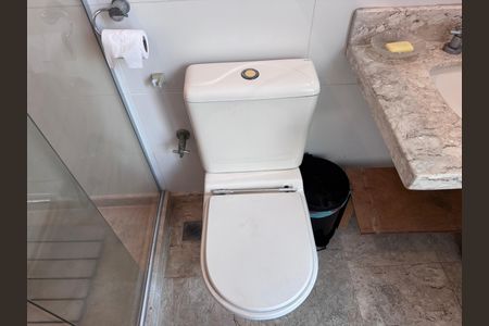 Apartamento à venda com 400m², 5 quartos e 4 vagas Apartamento à venda com 400m², 5 quartos e 4 vagasBanheiro da Suíte 3