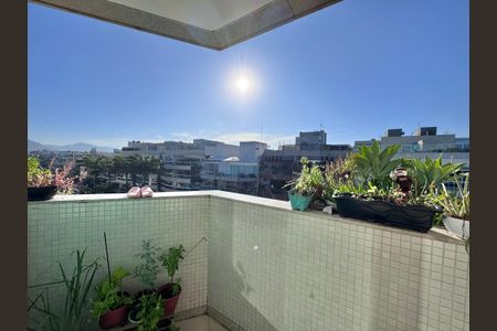 Apartamento à venda com 400m², 5 quartos e 4 vagas Apartamento à venda com 400m², 5 quartos e 4 vagasVaranda da Suíte 1