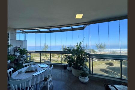 Apartamento à venda com 400m², 5 quartos e 4 vagas Apartamento à venda com 400m², 5 quartos e 4 vagasVaranda da Sala