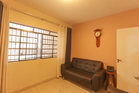 Casa à venda com 250m², 3 quartos e 3 vagas Casa à venda com 250m², 3 quartos e 3 vagasSala