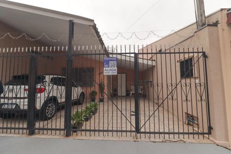 Casa à venda com 250m², 3 quartos e 3 vagas Casa à venda com 250m², 3 quartos e 3 vagasFachada