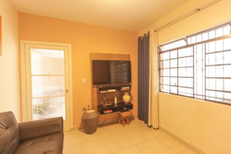 Casa à venda com 250m², 3 quartos e 3 vagas Casa à venda com 250m², 3 quartos e 3 vagasSala