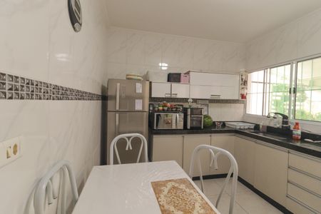Casa à venda com 250m², 3 quartos e 3 vagas Casa à venda com 250m², 3 quartos e 3 vagasCozinha e Área de Serviço