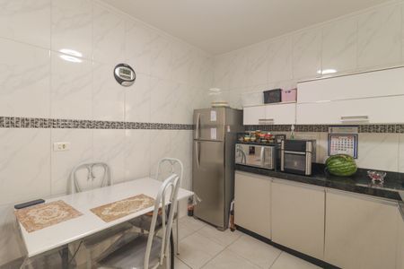 Casa à venda com 250m², 3 quartos e 3 vagas Casa à venda com 250m², 3 quartos e 3 vagasCozinha e Área de Serviço