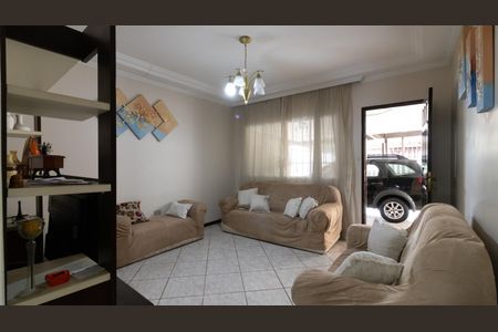 Casa à venda com 250m², 3 quartos e 2 vagasSala