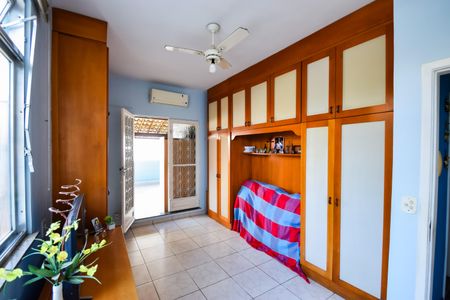 Casa de condomínio à venda com 191m², 5 quartos e 2 vagasSuíte